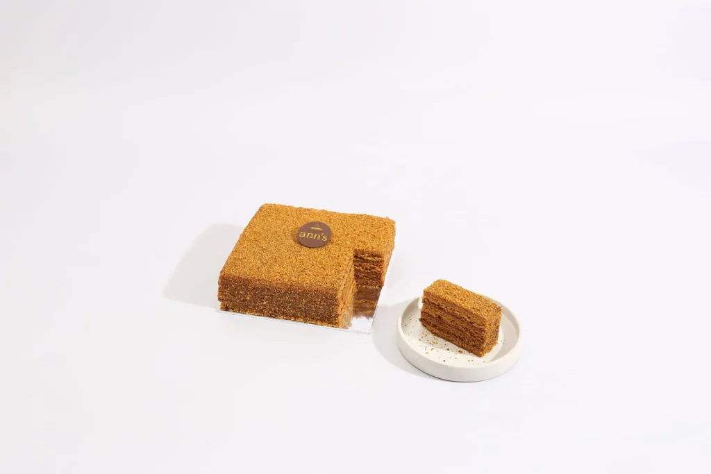 honey cake with slice