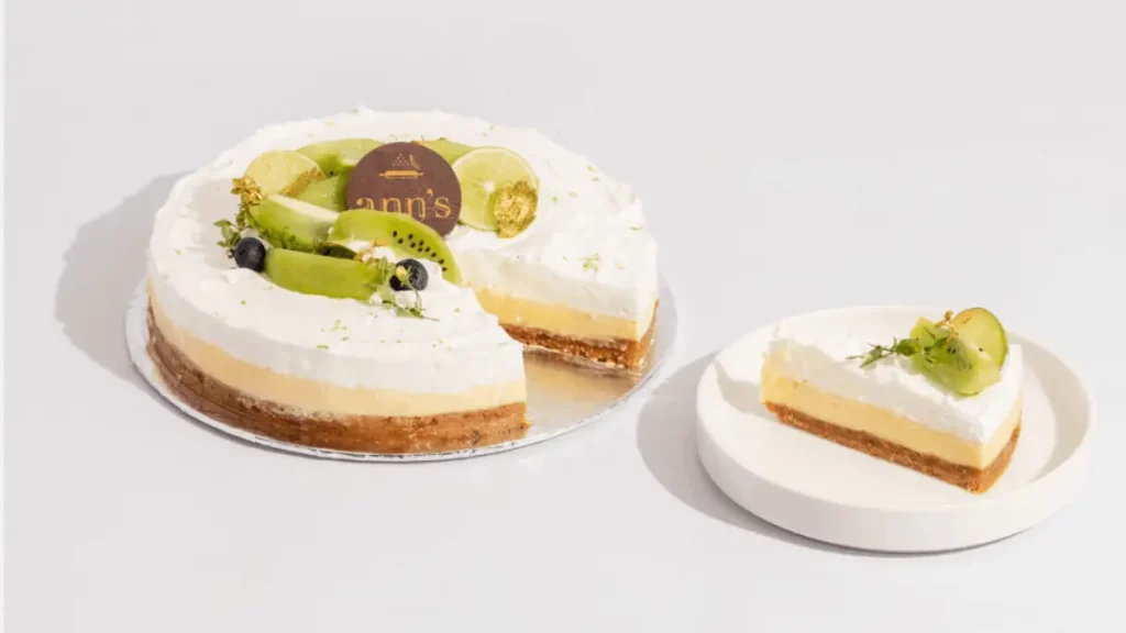 kue key lime pie special ala Ann's dengan bentuk round dengan slice