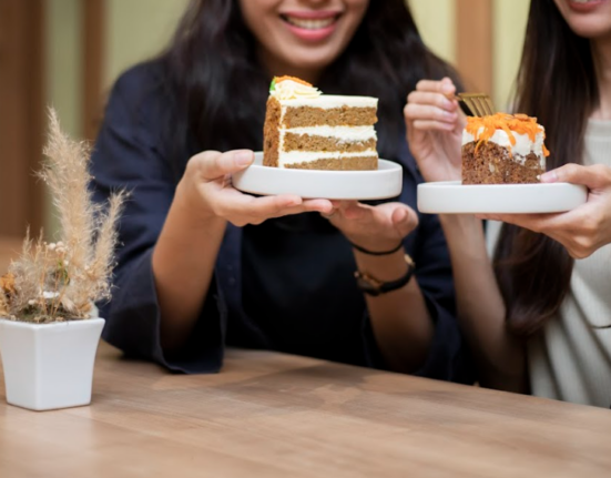 Hangout asyik dengan kue hits