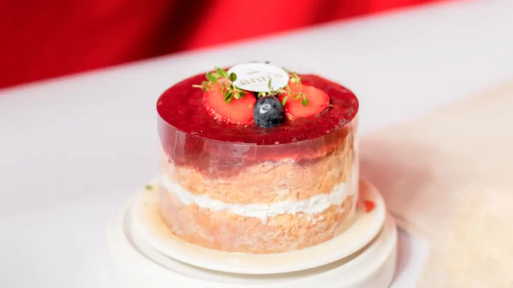 kue nuansa merah putih - Tres Leches Red Berry
