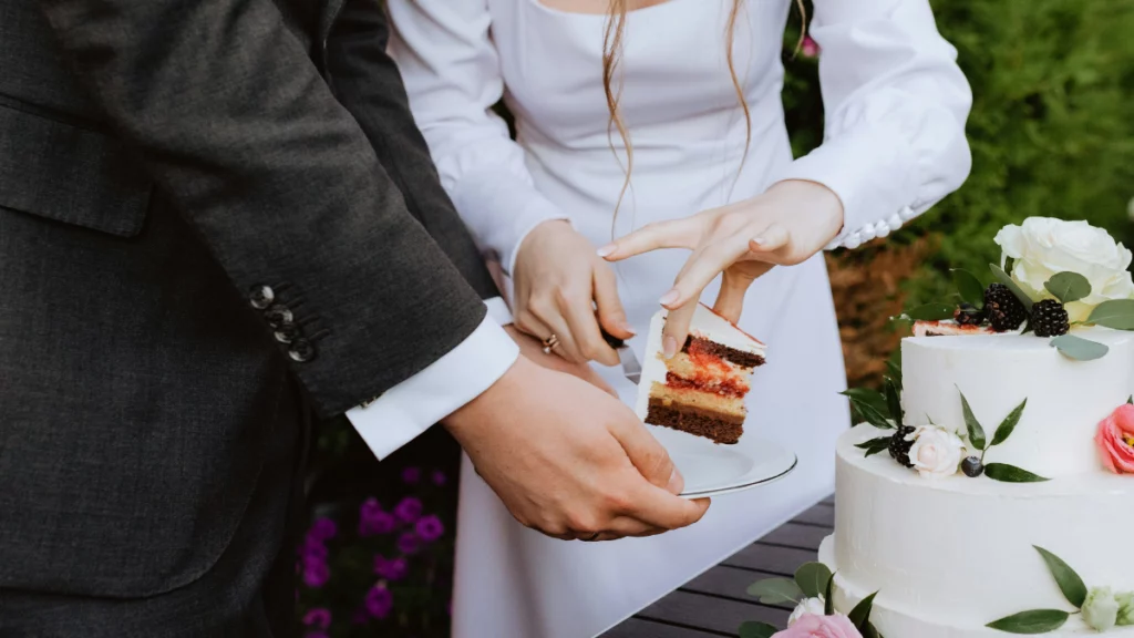 potongan kue pertama