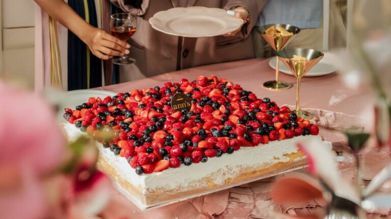 cake delivery for party in jakarta