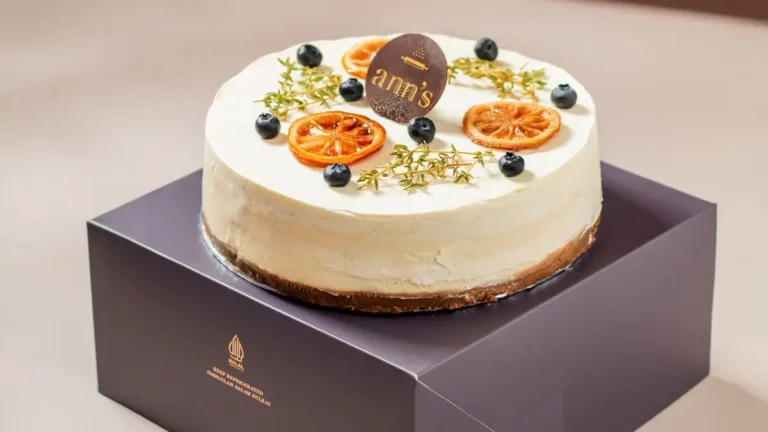 new york cheesecake with box