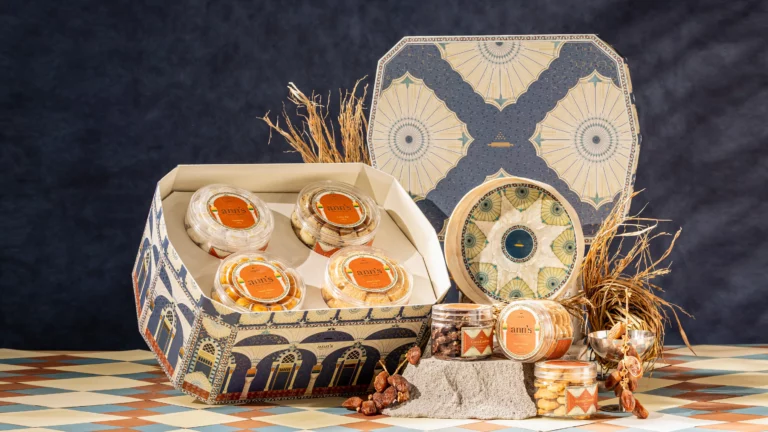 hampers lebaran premium jakarta dengan 7 cookies dan merchandise eksklusif