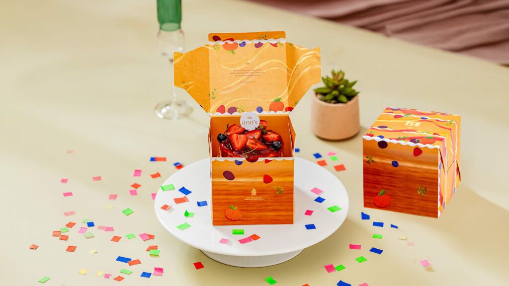 mini cake di dalam kotak kue