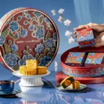 2 premium mooncake hampers jakarta with hand in frame